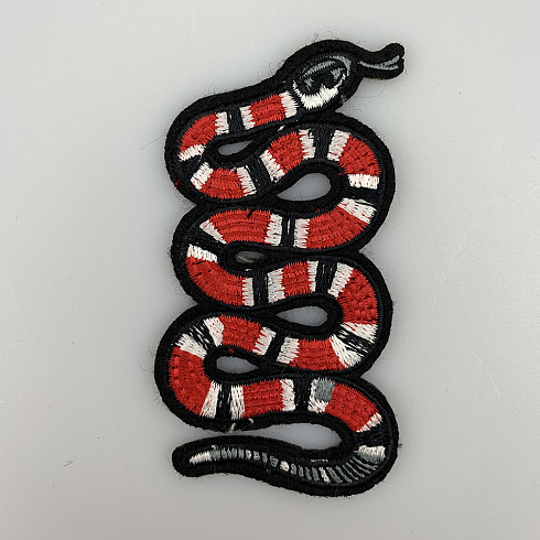 Термонаклейка "Змея"  KL-146 красный, черный, 9,5 см