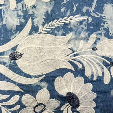 Джинс вышивка односторонний бордюр "Цветы" D5 деним, белый, 120 г/м², 150 см